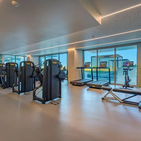 In The Beautiful Bayline Building - - Pool - Gym - - Pargo By Bedzy Apartment *