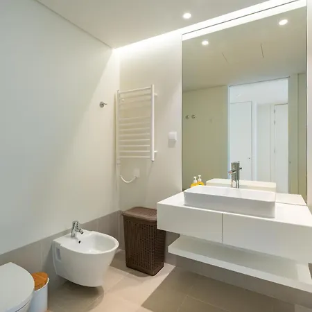 In The Beautiful Bayline Building - - Pool - Gym - - Pargo By Bedzy Apartment