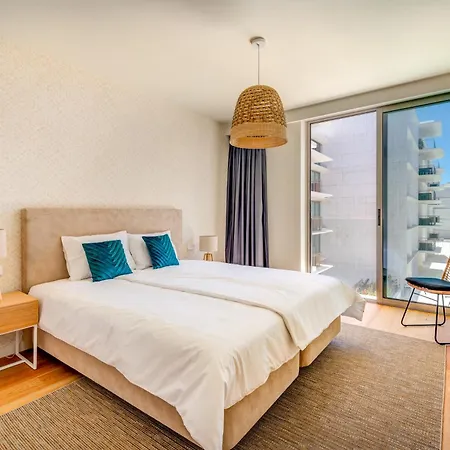 In The Beautiful Bayline Building - - Pool - Gym - - Pargo By Bedzy Apartment