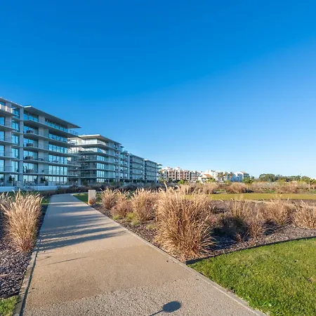 In The Beautiful Bayline Building - - Pool - Gym - - Pargo By Bedzy *