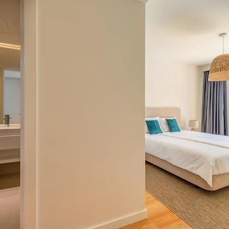 In The Beautiful Bayline Building - - Pool - Gym - - Pargo By Bedzy