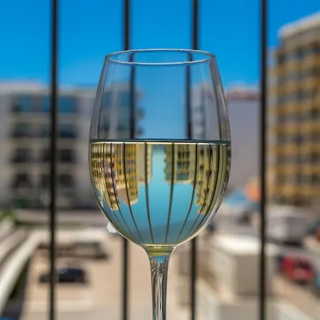 In The Beautiful Bayline Building - - Pool - Gym - - Pargo By Bedzy *