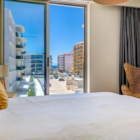 In The Beautiful Bayline Building - - Pool - Gym - - Pargo By Bedzy