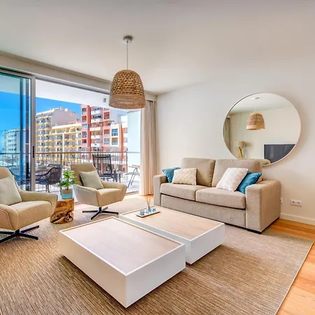 In The Beautiful Bayline Building - - Pool - Gym - - Pargo By Bedzy